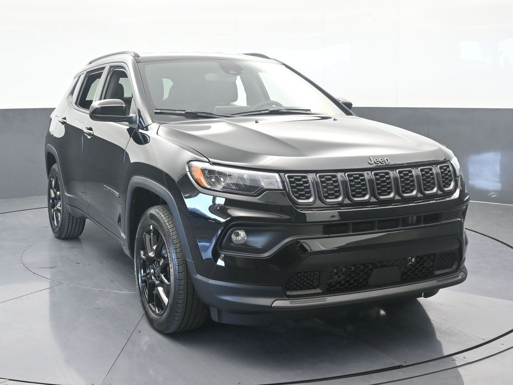 New 2026 Diamond Black Crystal Pearlcoat Jeep Latitude image 9
