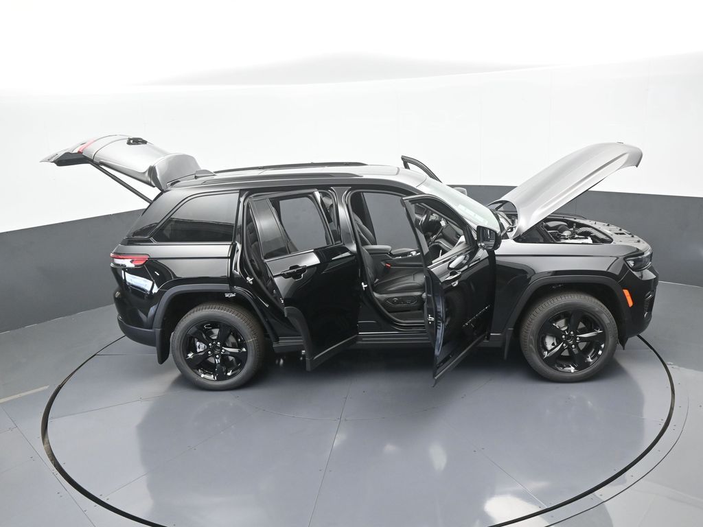 New 2025 Diamond Black Crystal Pearlcoat Jeep Limited image 66