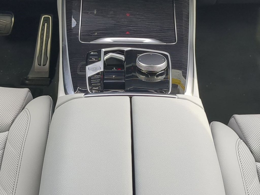 New 2026 White BMW xDrive40i image 19