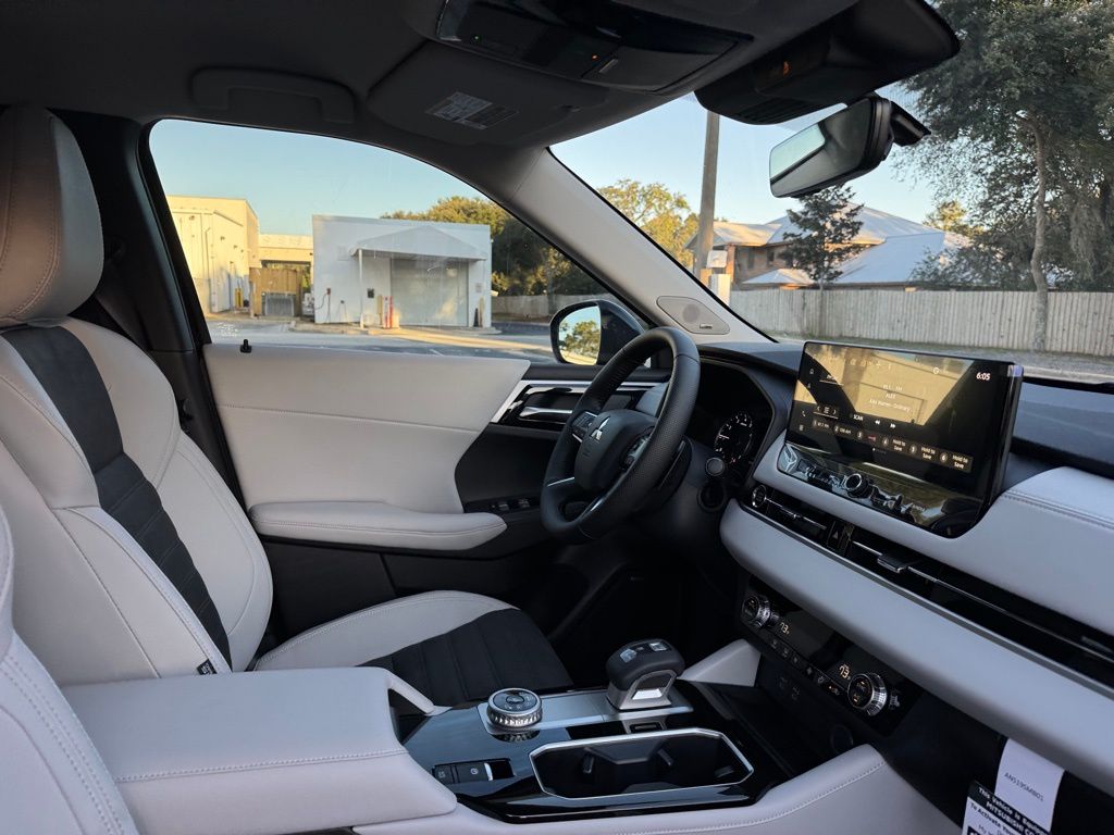 New 2025 Mitsubishi Outlander SUV