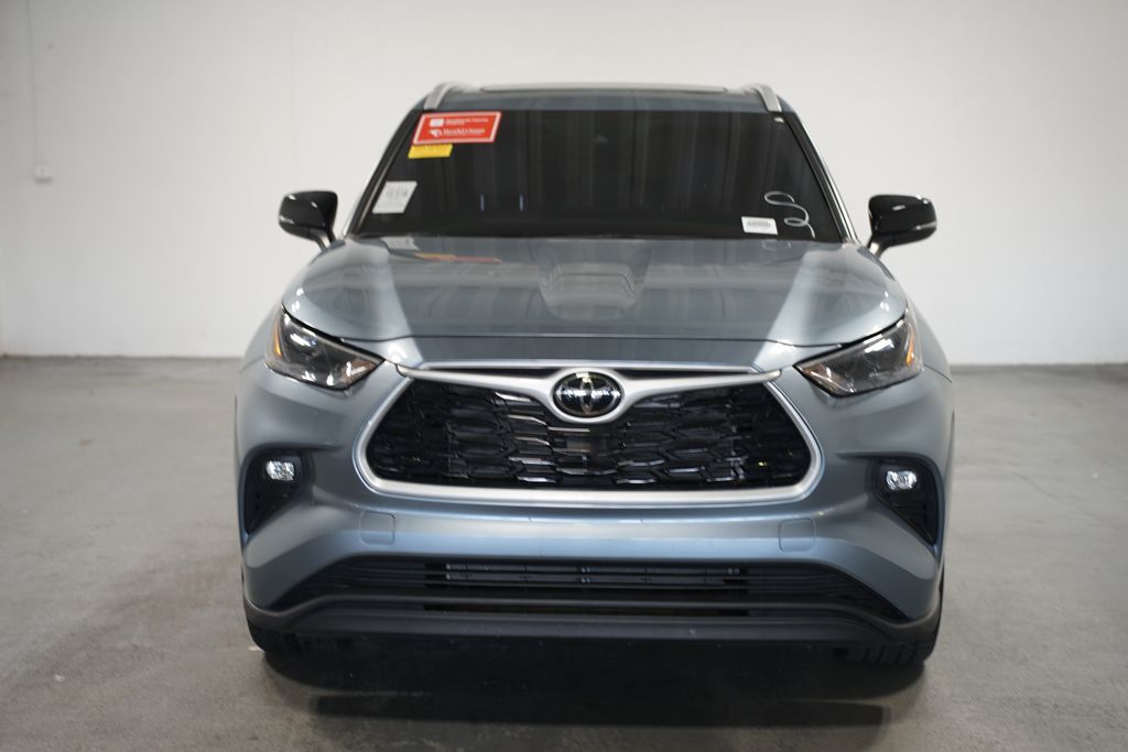 Thumbnail: 2023 Toyota Highlander - 2