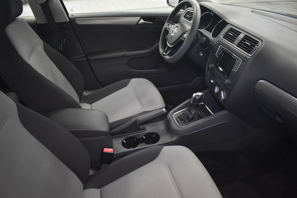 Thumbnail: 2018 Volkswagen Jetta - 31