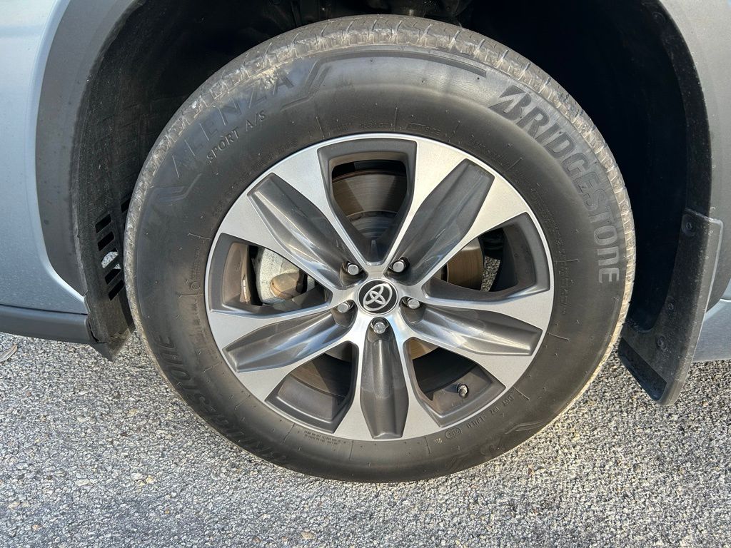 2024 Toyota Highlander XLE 9