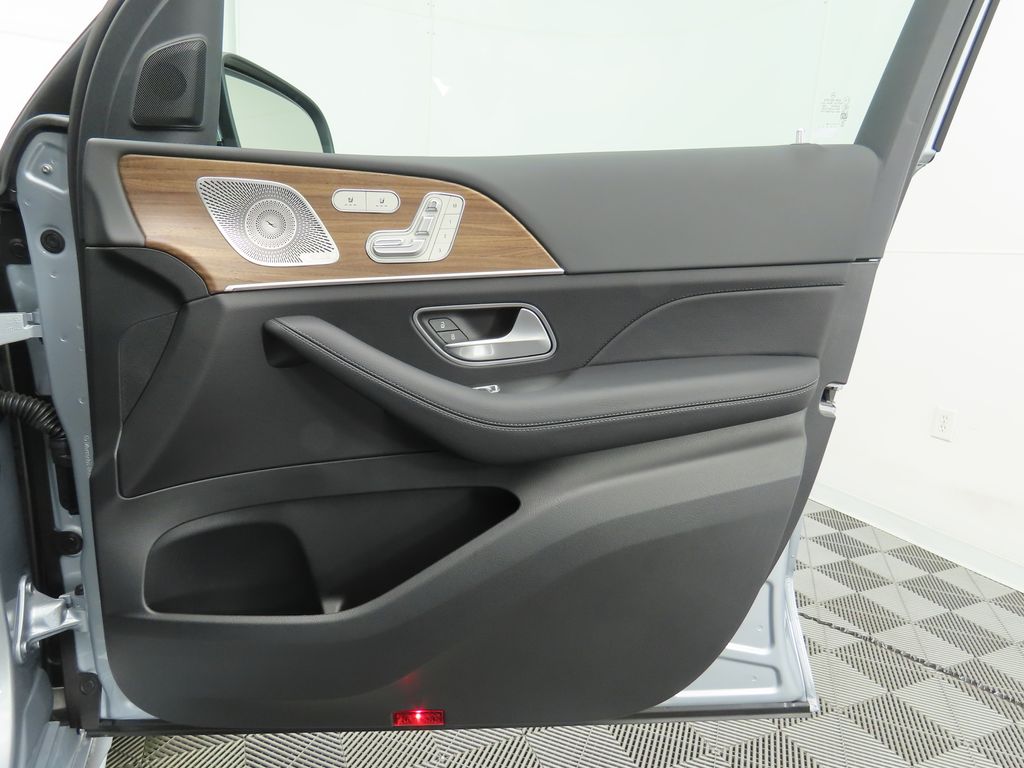 2025 Mercedes-Benz GLS 450 4MATIC 27