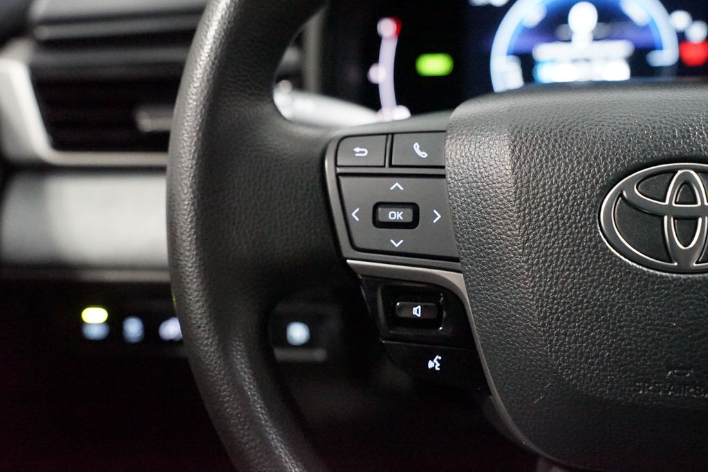 Thumbnail: 2025 Toyota Camry - 14