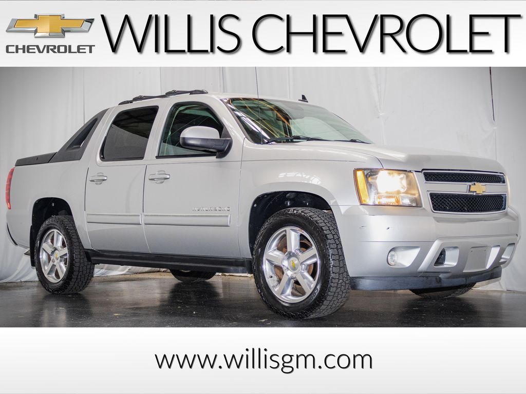 Sheer Silver Metallic 2011 Chevrolet Avalanche Pickup Truck Four-Wheel Drive 6-Speed Automatic