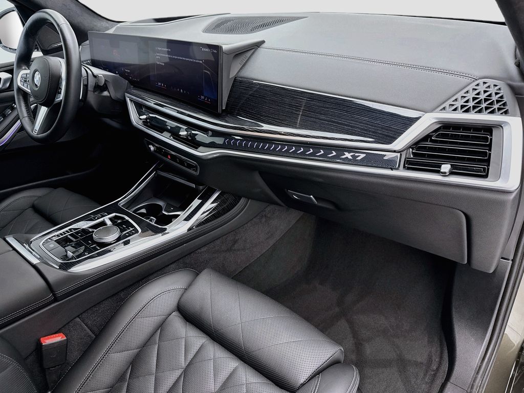 Thumbnail: 2024 BMW X7 - 16