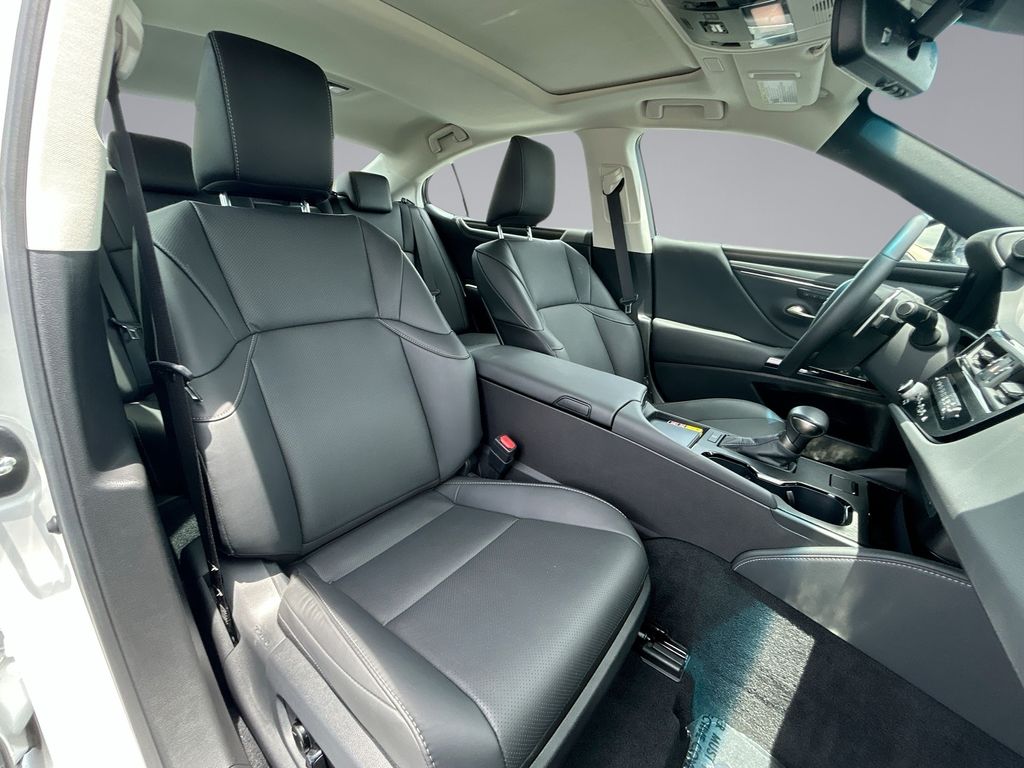 Thumbnail: 2025 Lexus ES - 16