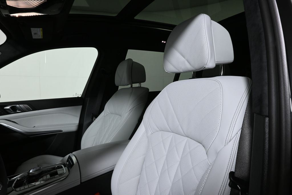Thumbnail: 2027 BMW X7 - 16