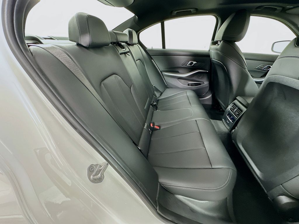 Thumbnail: 2025 BMW 3 Series - 28