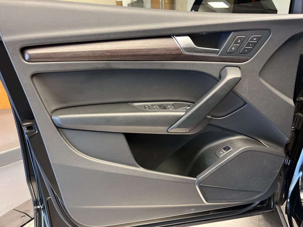 Thumbnail: 2022 Audi Q5 - 11