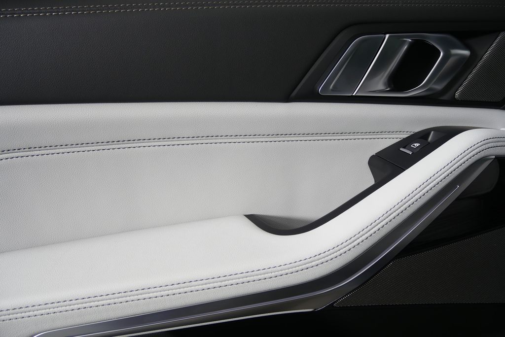 Thumbnail: 2026 BMW X5 - 14