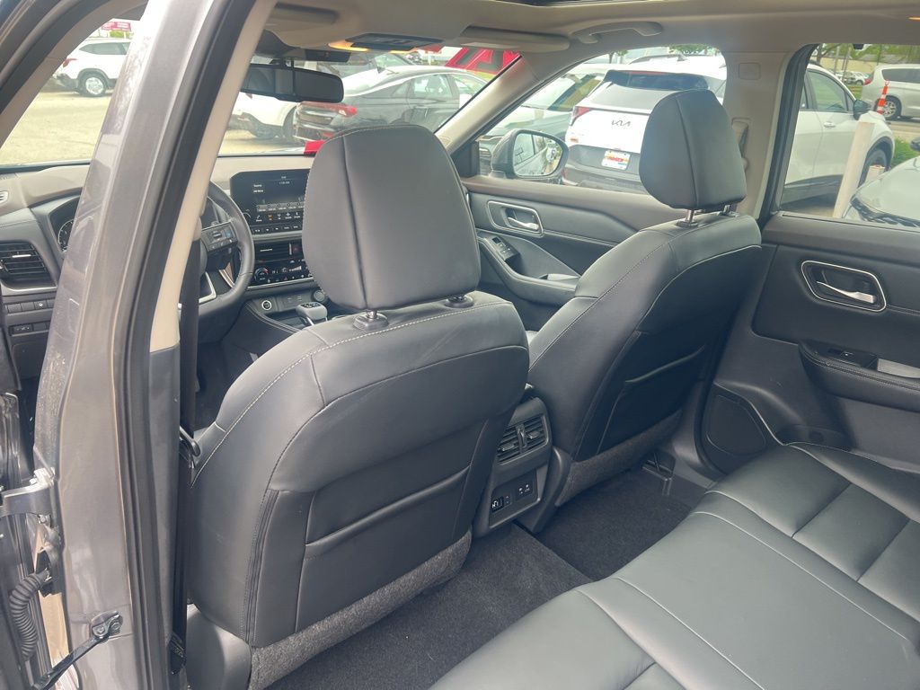 2021 Nissan Rogue SL photo