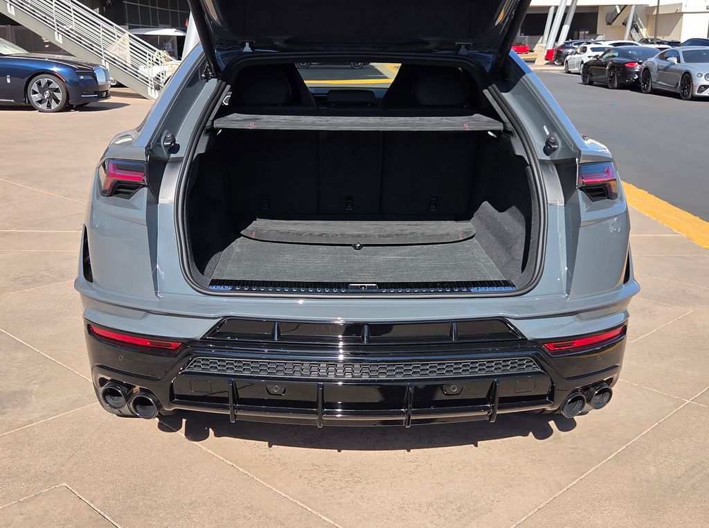 Thumbnail: 2024 Lamborghini Urus - 9