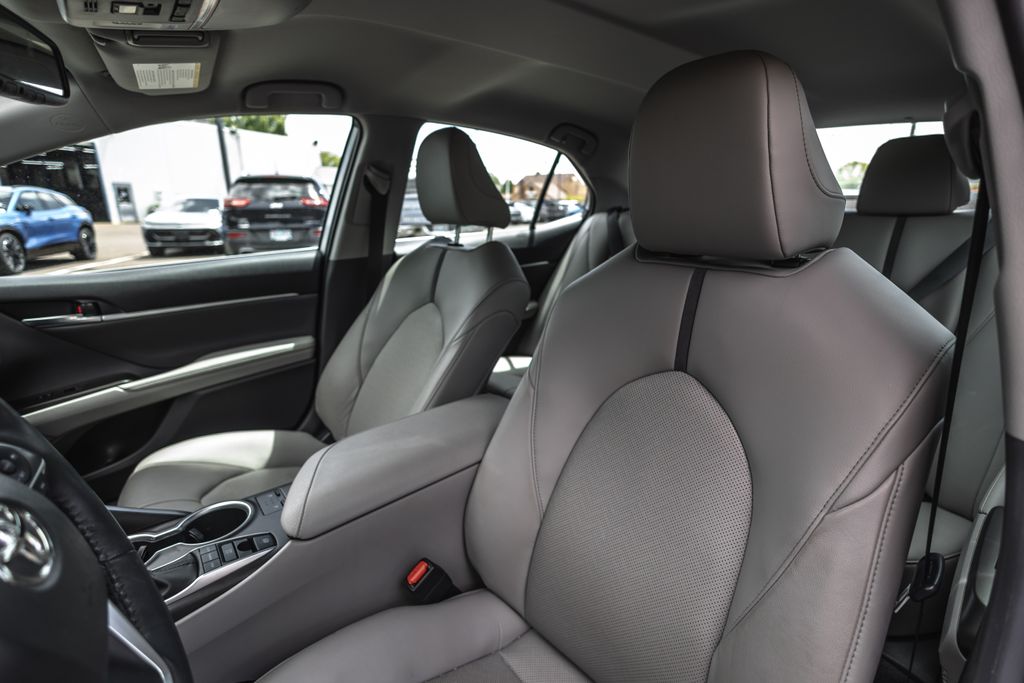 2022 Toyota Camry XLE thumbnail 19