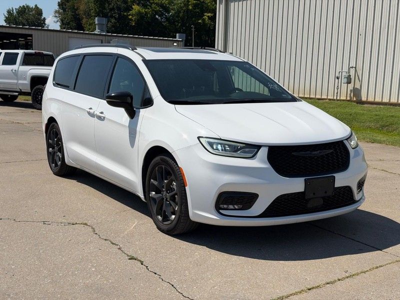 2025 Chrysler Pacifica Limited FWD