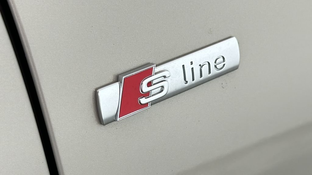 Thumbnail: 2023 Audi Q8 - 11