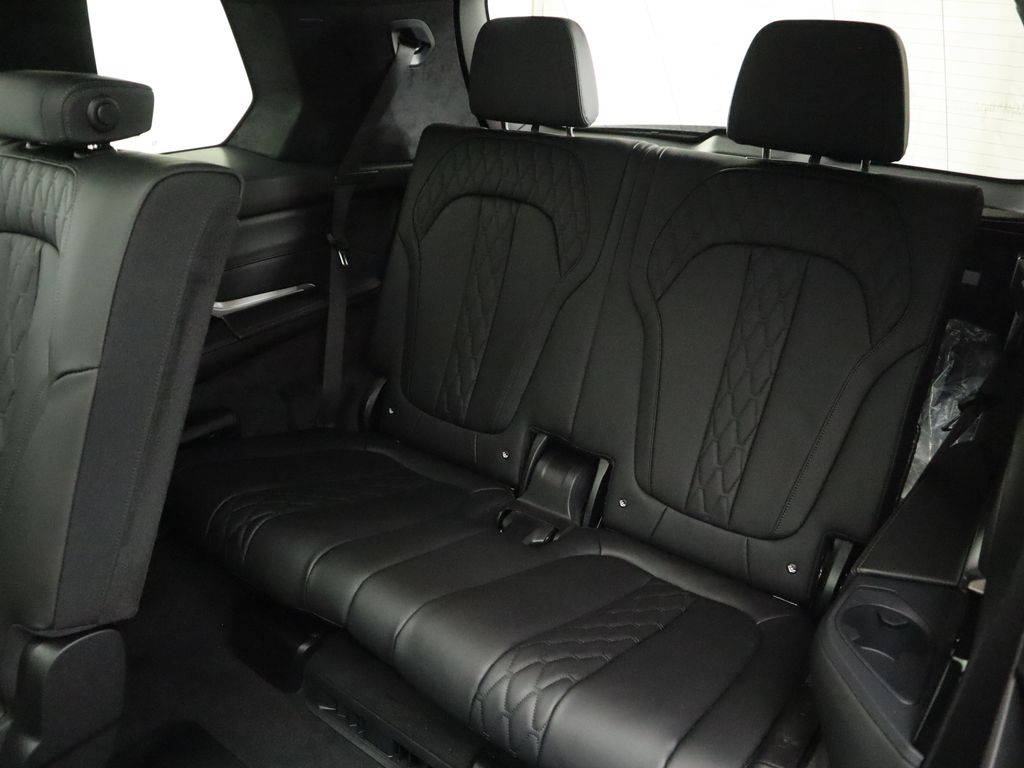 Thumbnail: 2026 BMW X7 - 24