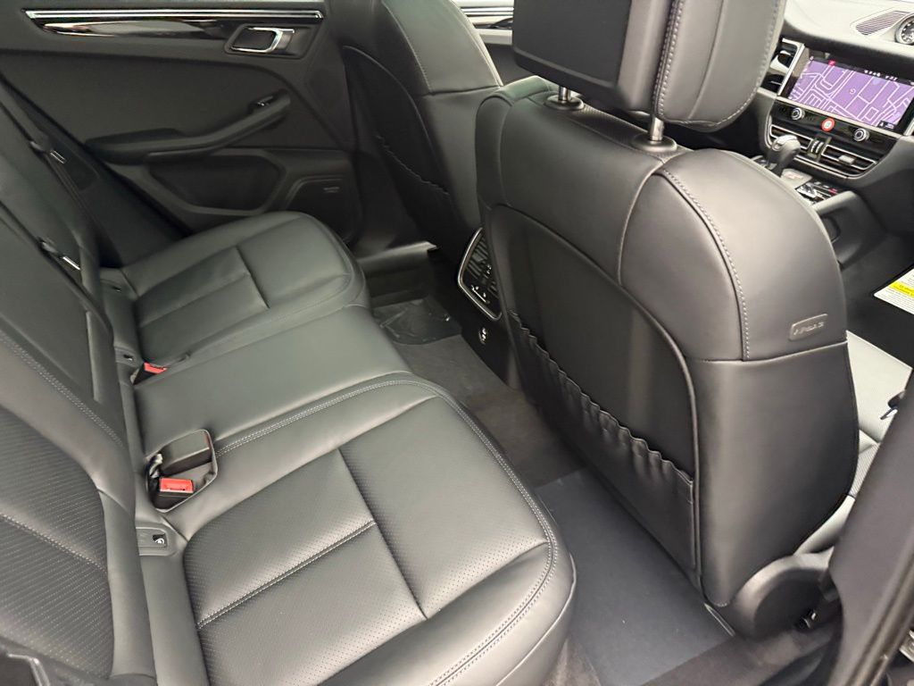 Thumbnail: 2026 Porsche Macan - 28