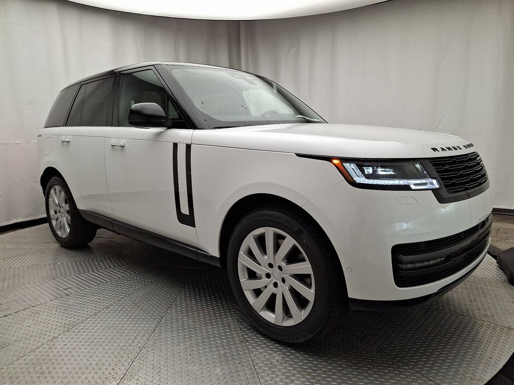 2025 Land Rover Range Rover SE 2