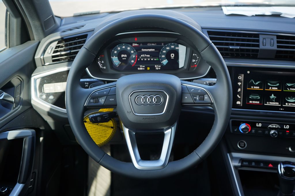 Thumbnail: 2025 Audi Q3 - 9