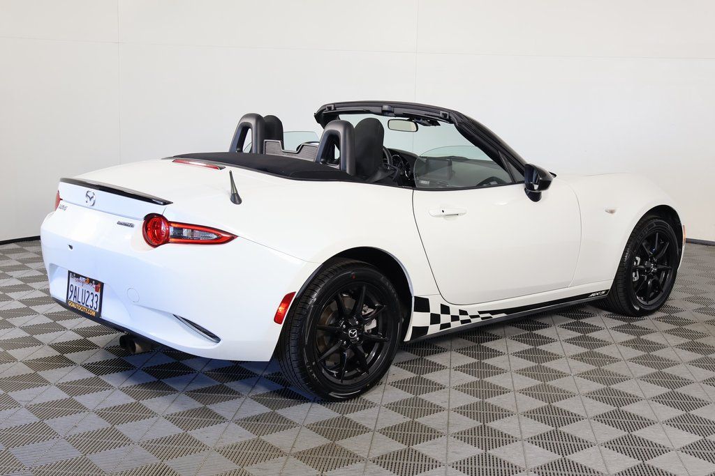 Thumbnail: 2021 Mazda MX-5 Miata - 7