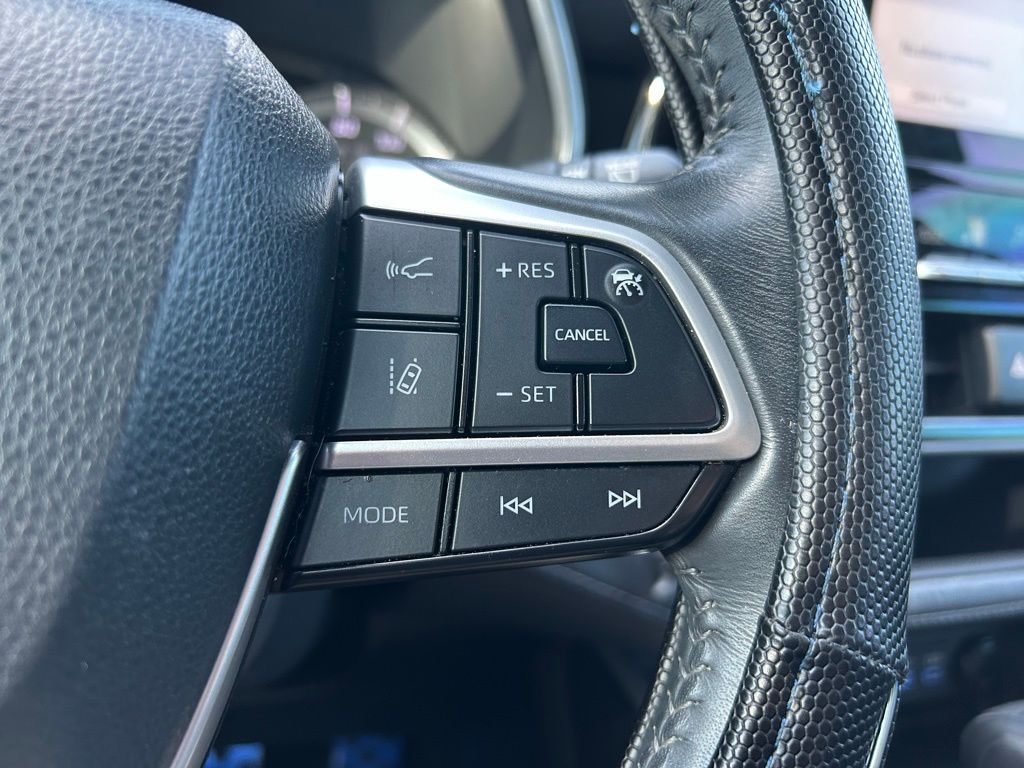 Thumbnail: 2022 Toyota Highlander - 20