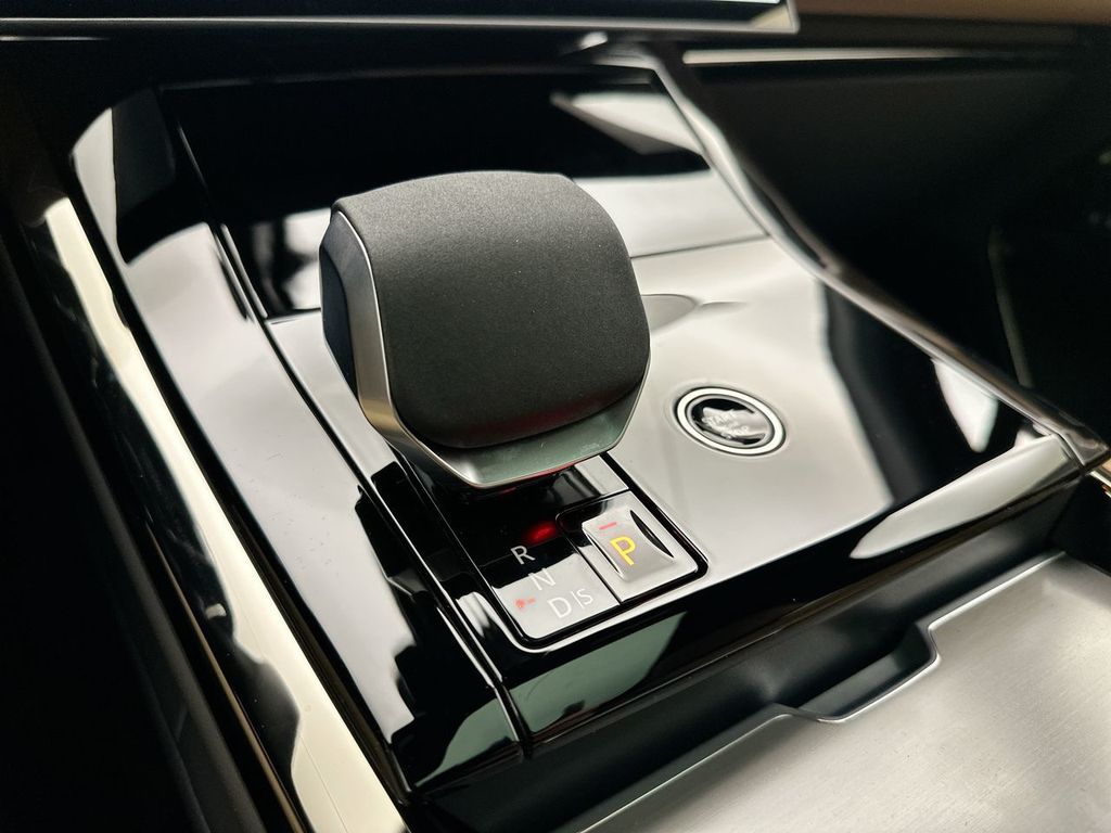 Thumbnail: 2026 Land Rover Range Rover Sport - 11