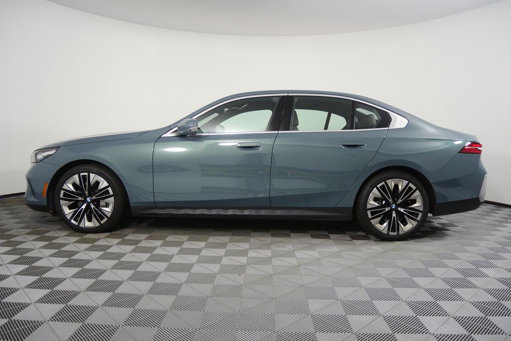 Thumbnail: 2025 BMW 5 Series - 6