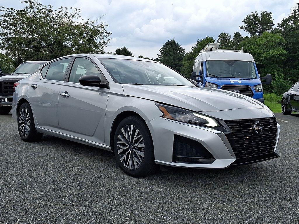 2024 Nissan Altima 2.5 SV FWD