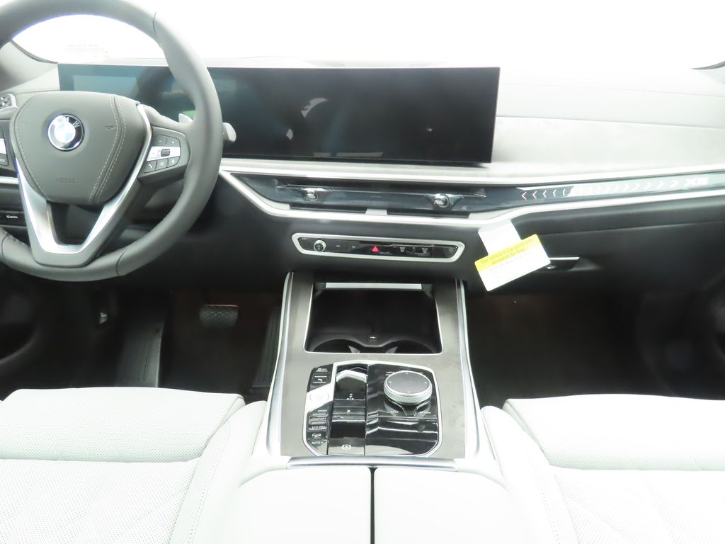 Thumbnail: 2026 BMW X5 - 13
