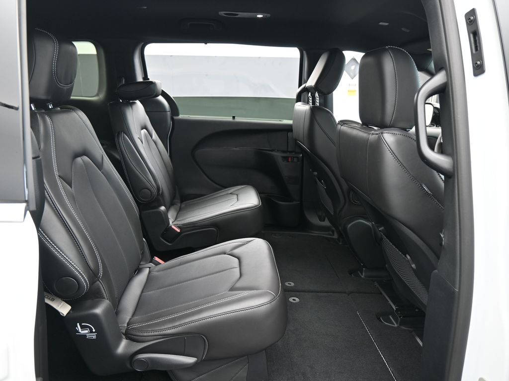 Used 2026 Bright White Clearcoat Chrysler LX image 37