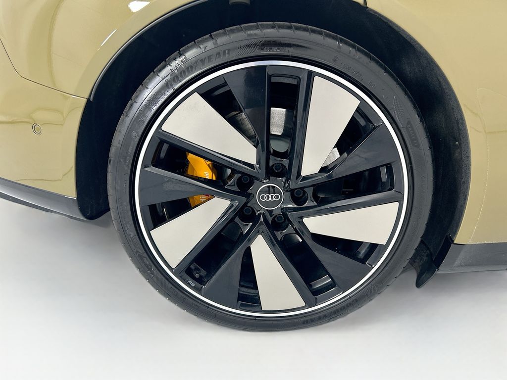 Thumbnail: 2022 Audi RS e-tron GT - 32