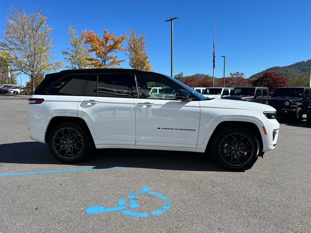 new 2025 Jeep Grand Cherokee car, priced at $57,990