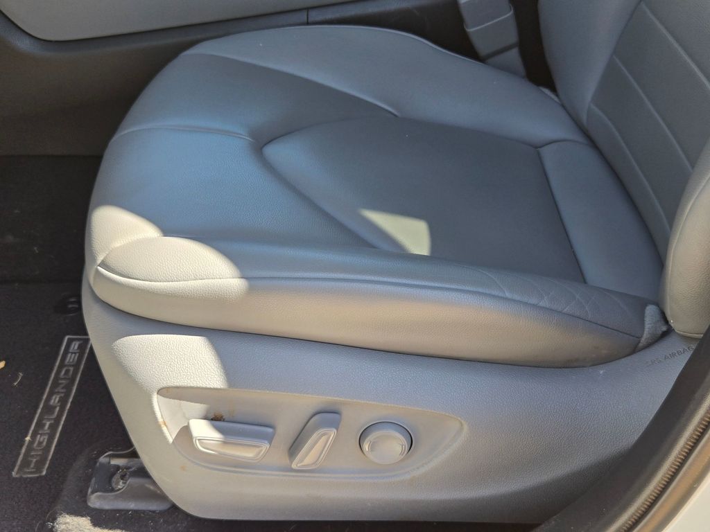 Used 2021 Toyota Highlander SUV