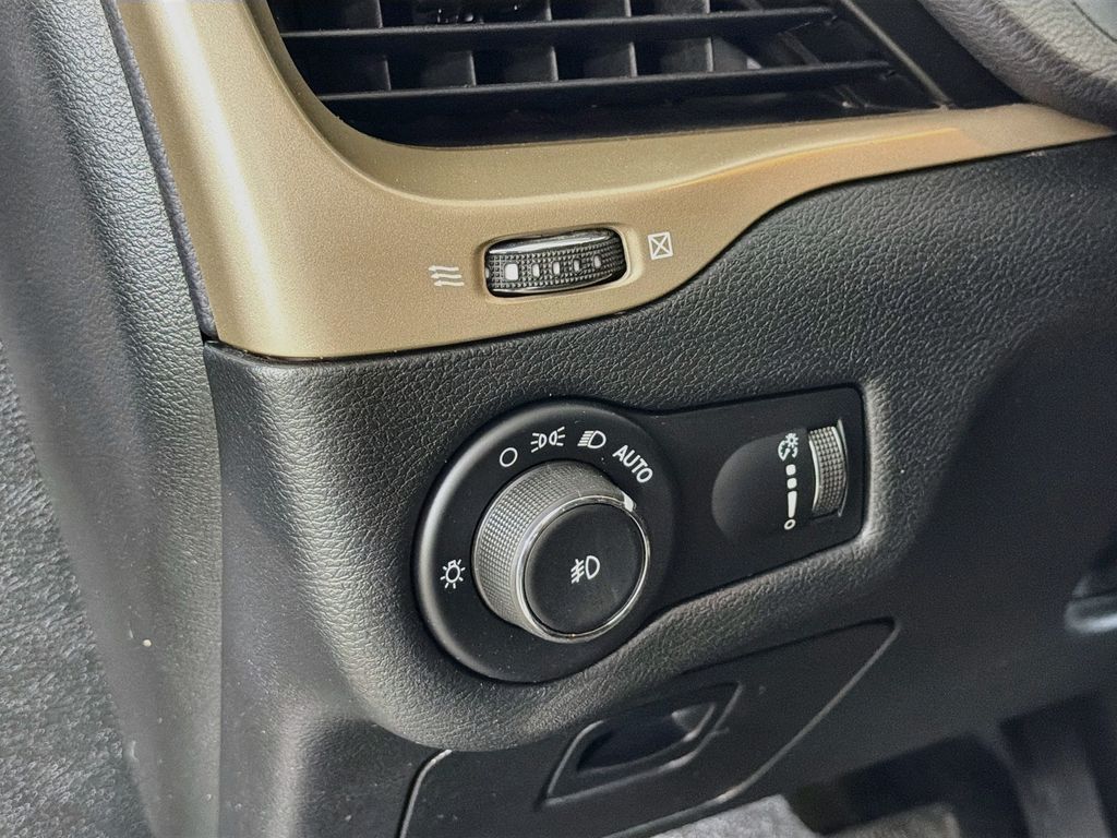 Used 2018 Jeep Cherokee SUV