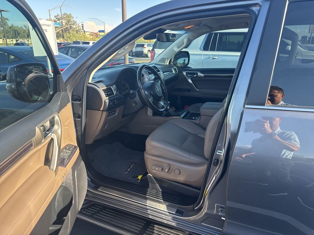 Thumbnail: 2021 Lexus GX - 4