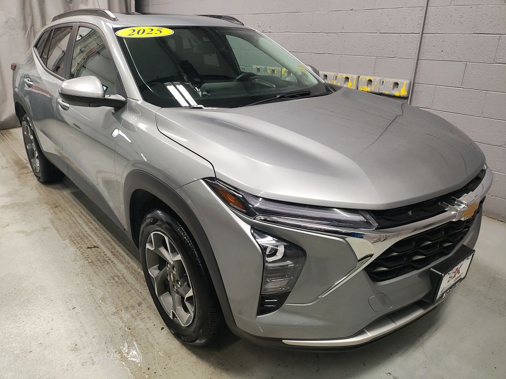 Used 2025 Gray Chevrolet LT image 5