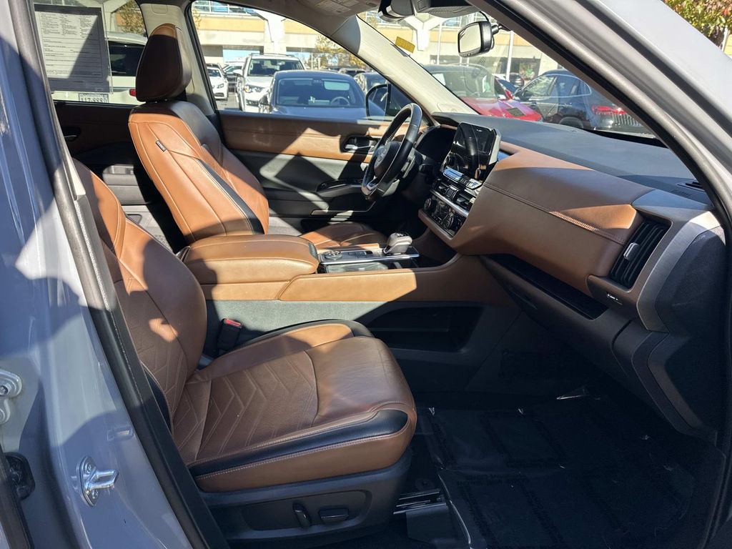 Thumbnail: 2022 Nissan Pathfinder - 21