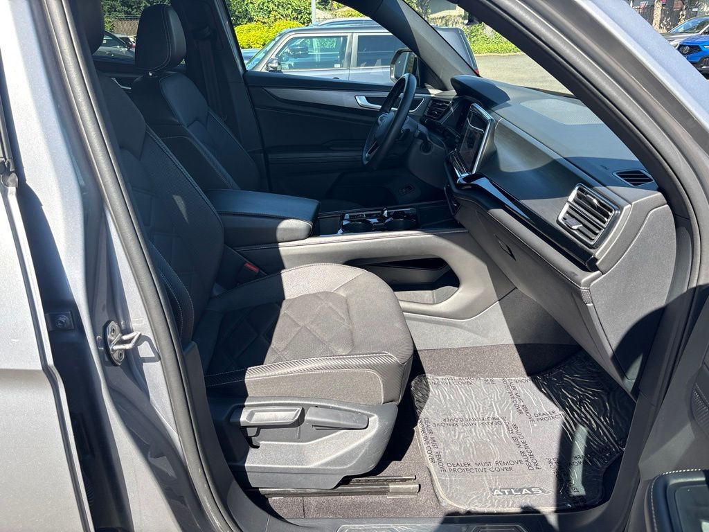 2024 Volkswagen Atlas Cross Sport 2.0T SE w/Technology