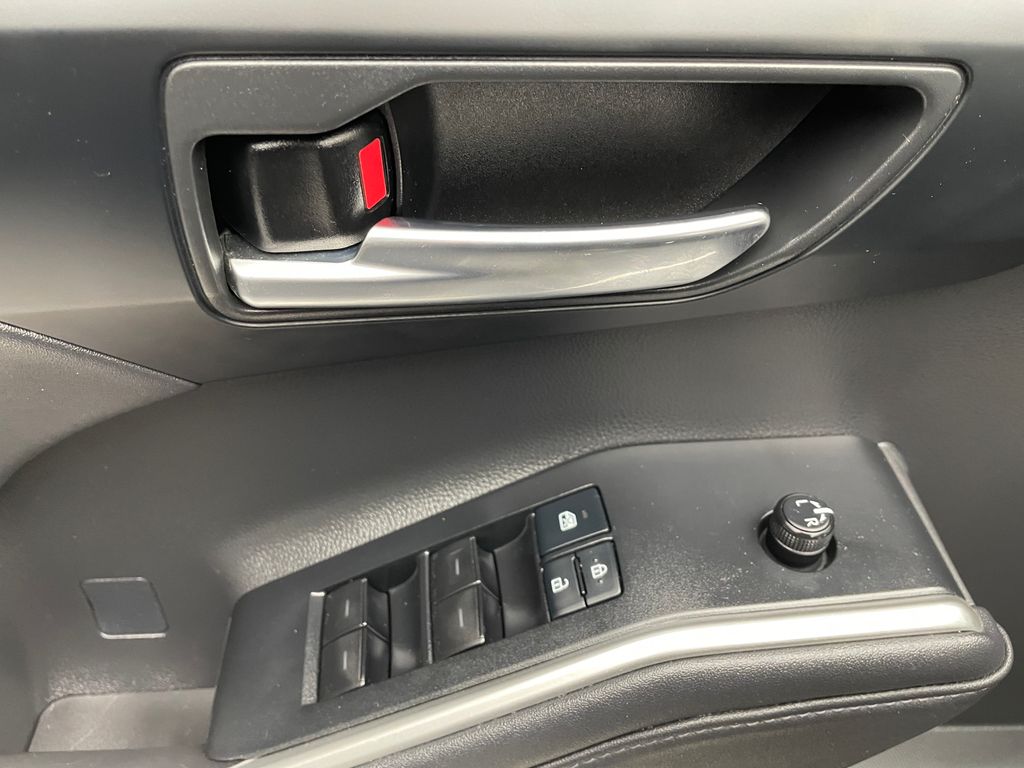 Thumbnail: 2021 Toyota Highlander - 10