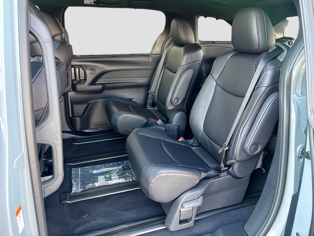 Thumbnail: 2026 Toyota Sienna - 21