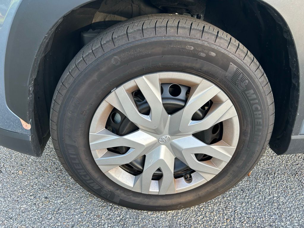 2024 Toyota Corolla Cross L 9