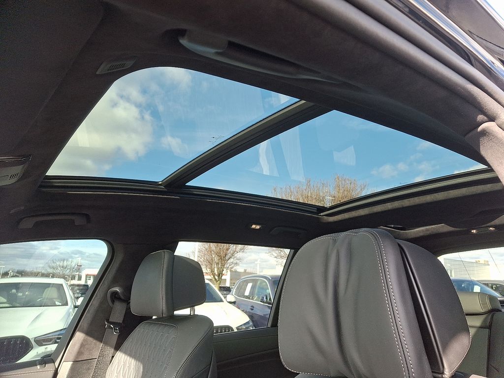 Thumbnail: 2024 BMW X7 - 17