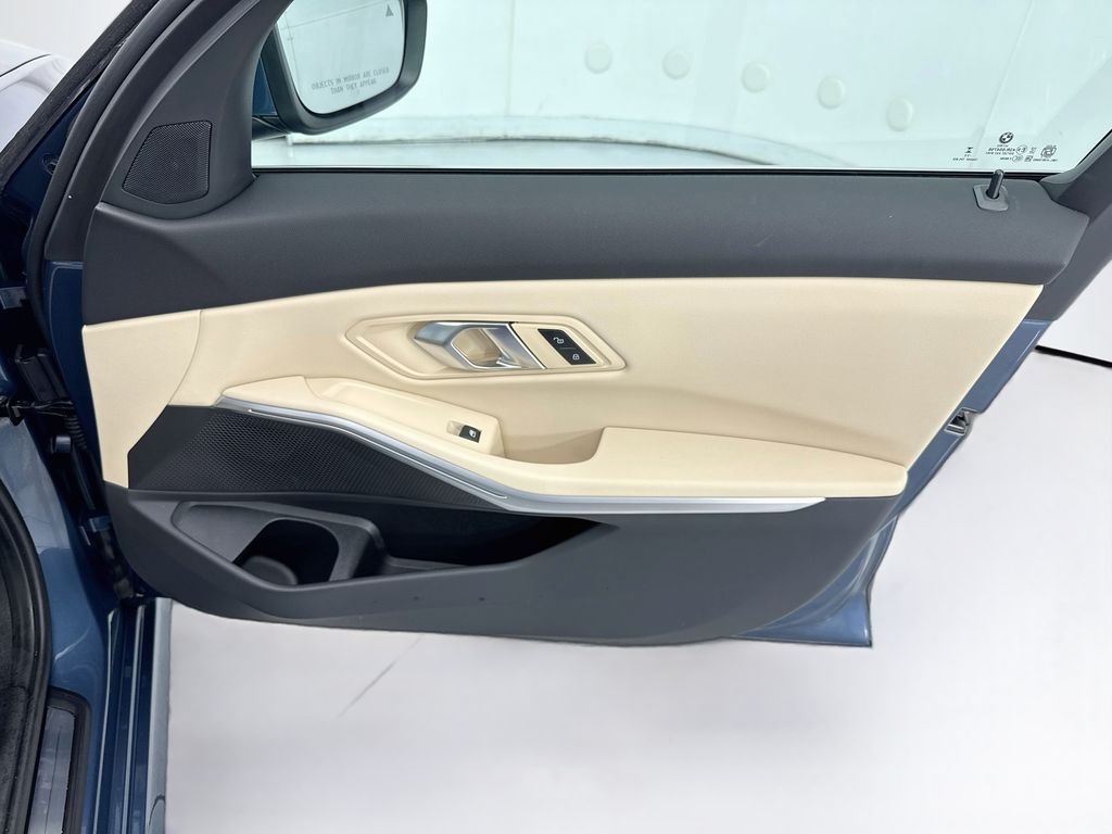 Thumbnail: 2025 BMW 3 Series - 24