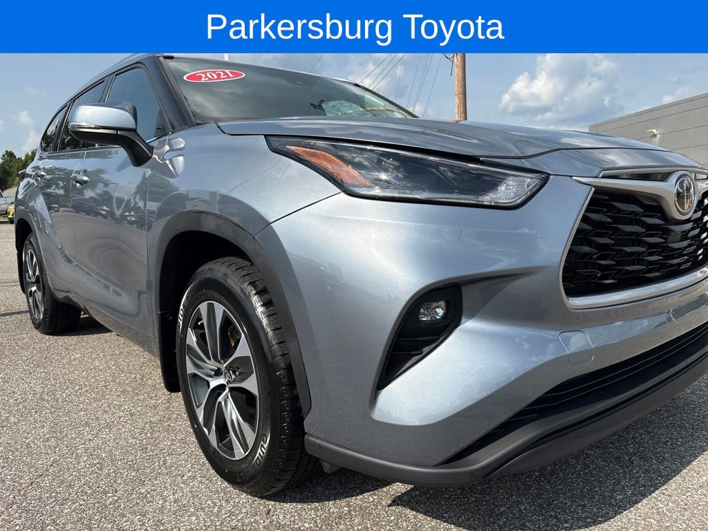 Moon Dust 2021 Toyota Highlander SUV / Crossover All-Wheel Drive 8-Speed Automatic