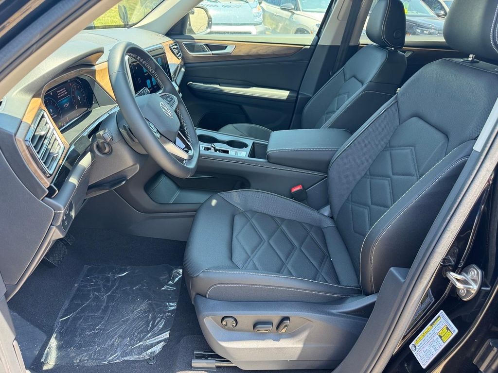 New 2026 Deep Black Pearl Volkswagen 2.0T SE image 6