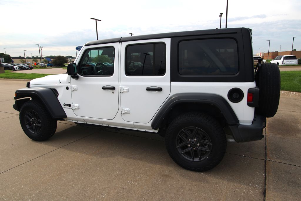 Used 2024 Jeep Wrangler SUV