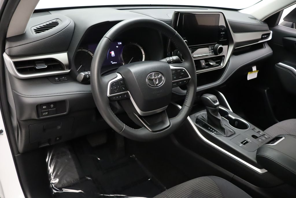 2024 Toyota Highlander LE 15