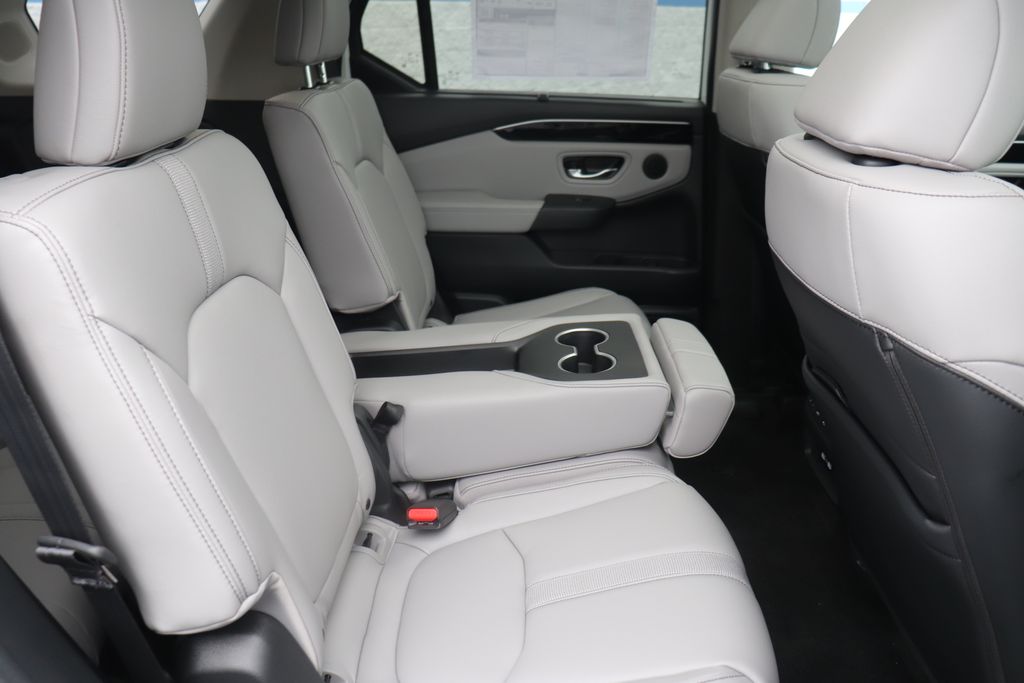 Thumbnail: 2025 Honda Pilot - 17